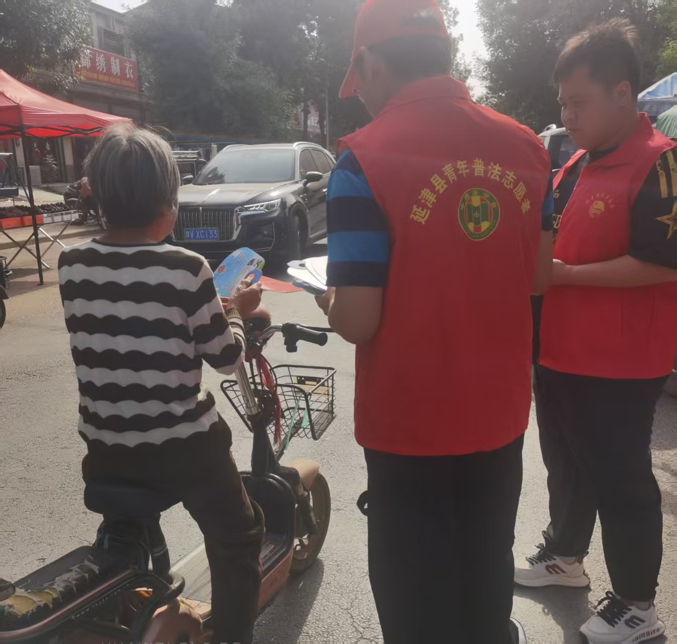 新乡市延津县法学会开展 法在身边 “典”亮生活普法活动1.png